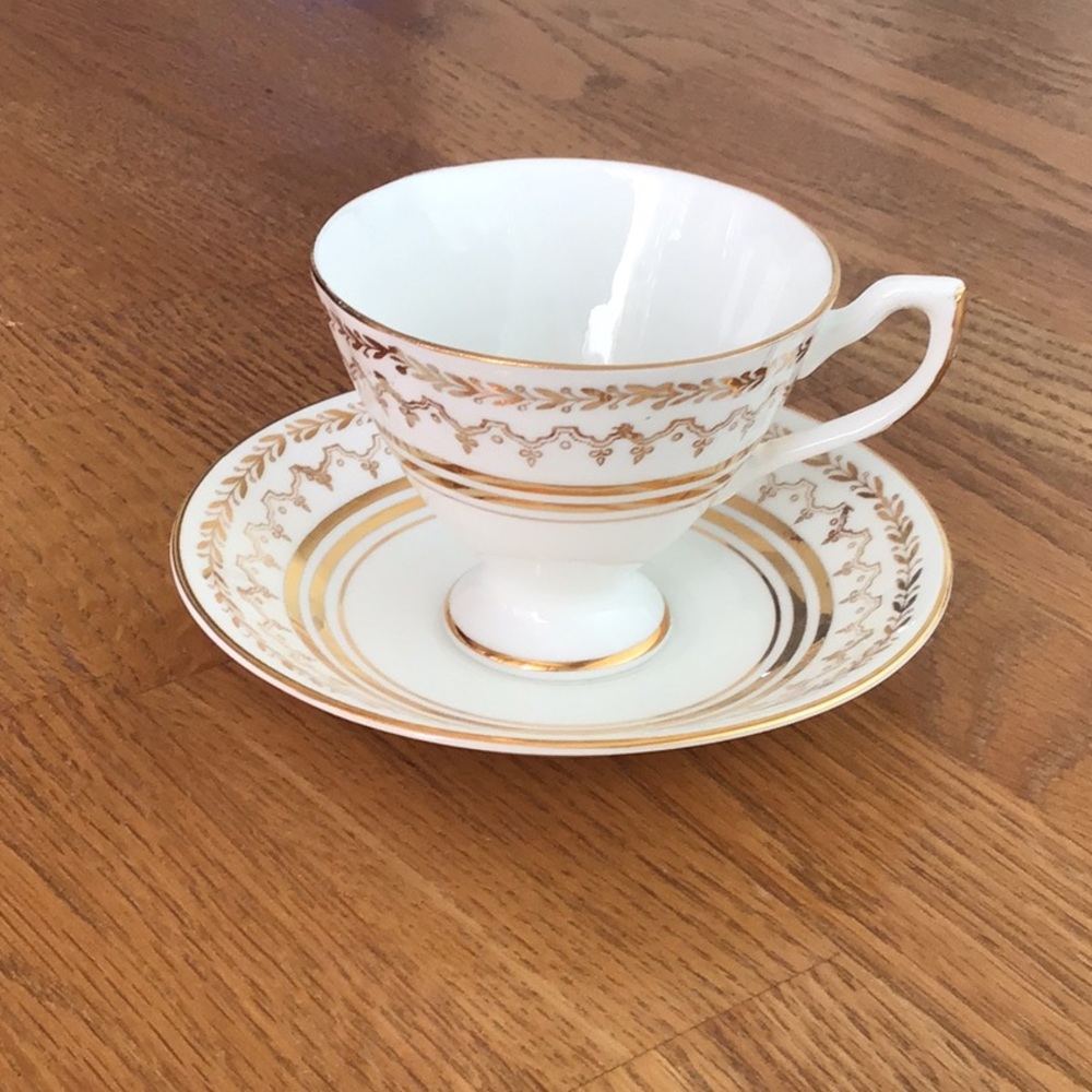 🎄🎄Vintage fine china tea cup and saucer